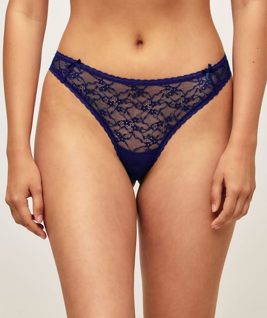 String in floral lace with two small bows;