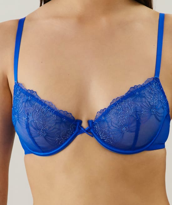 Soutien-gorge corbeille avec broderies;