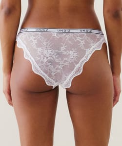 Lace panties;