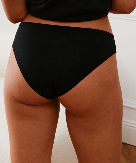 Cotton panties;