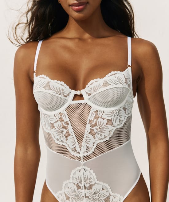 Body corbeille de encaje;