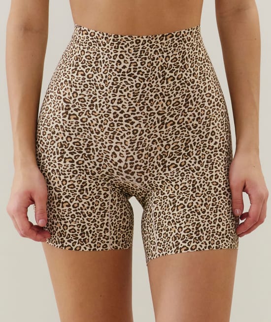Shorty sin costuras de microfibra con estampado de leopardo;