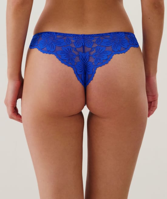 Tanga en dentelle;