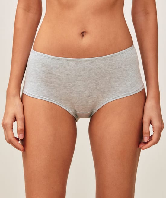 Set of 3 solid cotton shorts;
