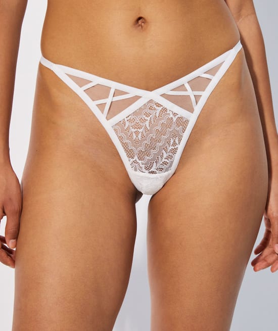 Tanga en dentelle;