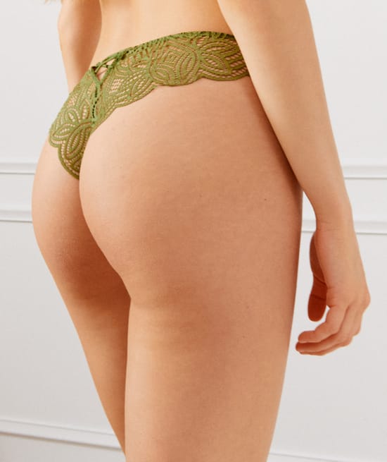 Lace tanga briefs;