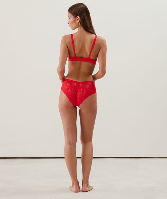 Lace balconette bra;