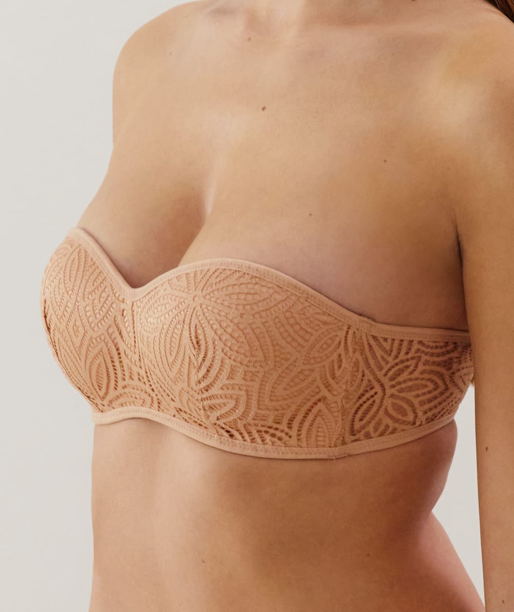 Soutien-gorge bandeau en dentelle;