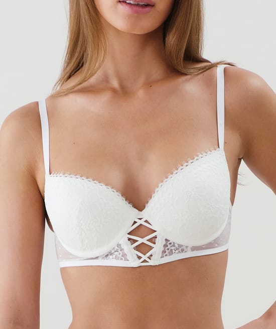 Lace push-up bra;