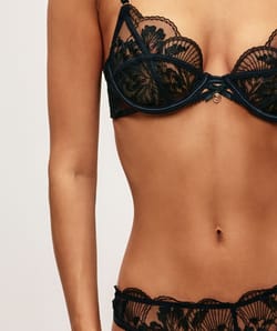 Balconette bra in lace;