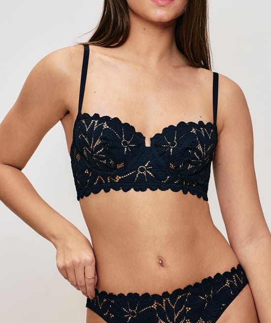 Soutien-gorge corbeille en dentelle;