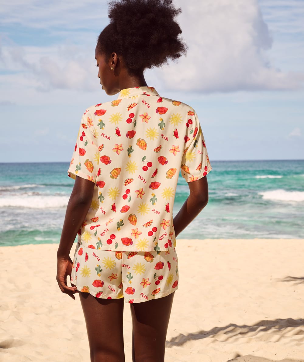 Korte mouwen overhemd en shorts met fruit- en bloemenpatroon;