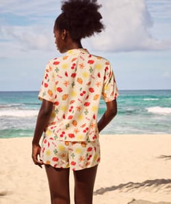 Korte mouwen overhemd en shorts met fruit- en bloemenpatroon;