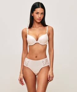 Shorty en satin et dentelle;
