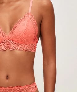 Lace push-up triangle bra;
