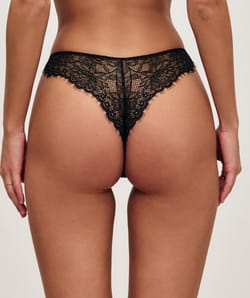 Tanga en dentelle;