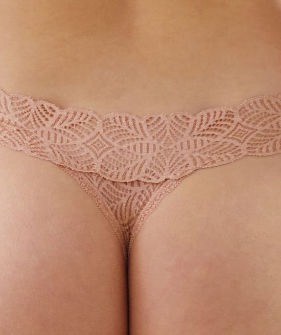 Floral lace thong;