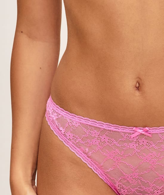 Lace floral panties with a small bow;