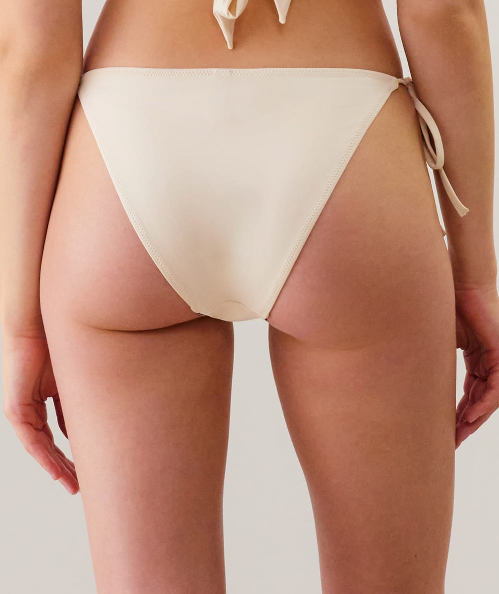 Bikini - bas de maillot de bain;