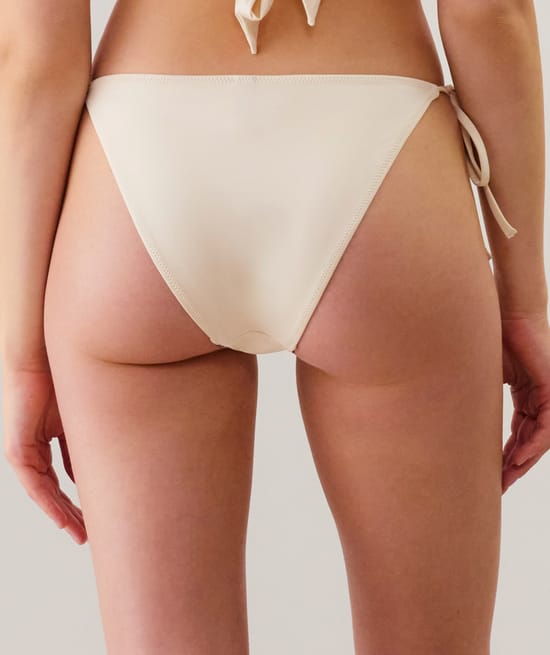 Bikini - bas de maillot de bain;