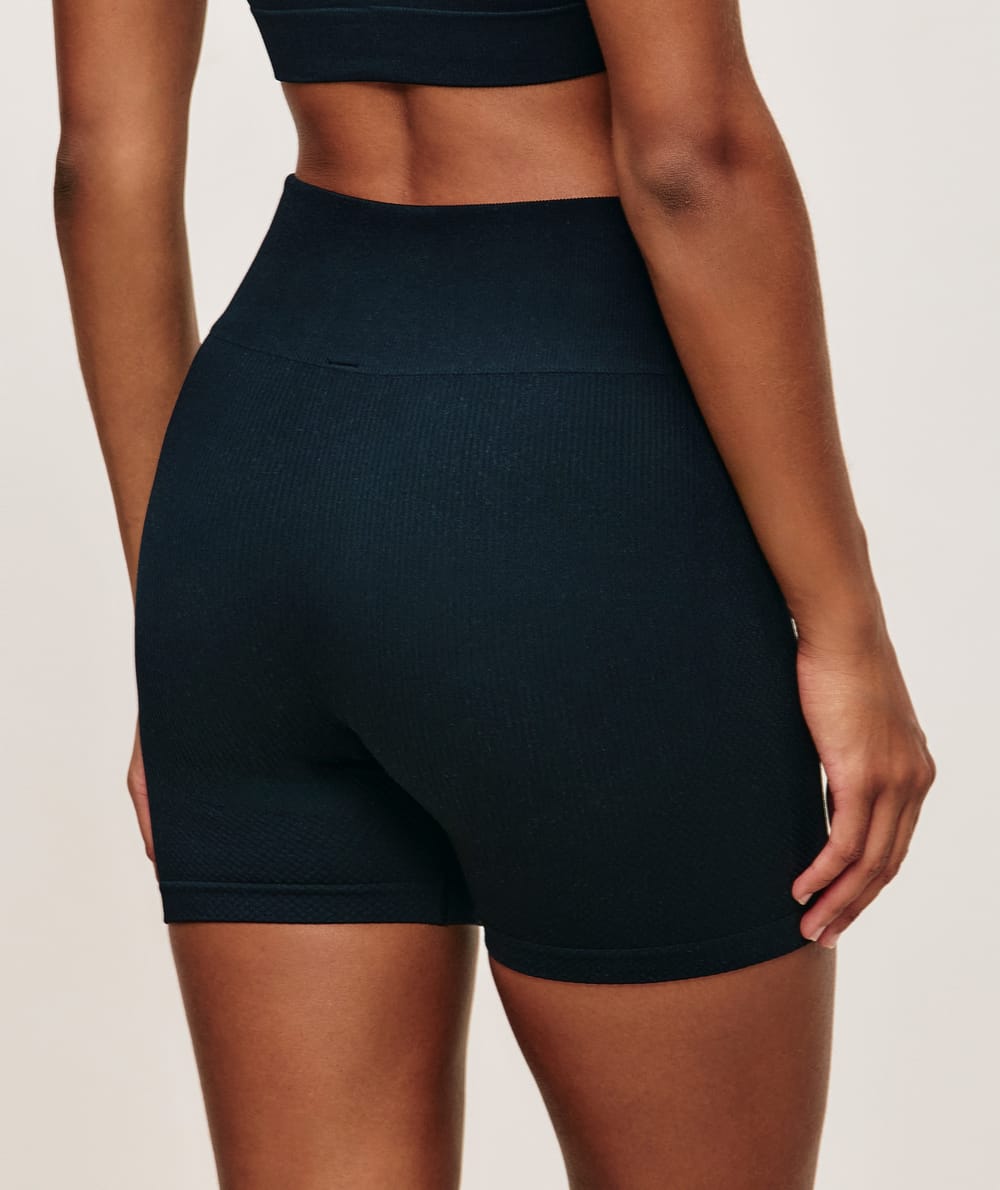 Seamless cycling shorts;