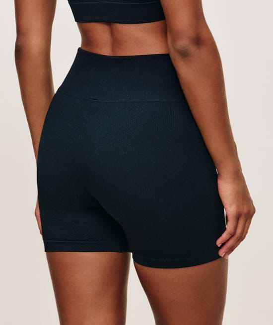 Seamless cycling shorts;