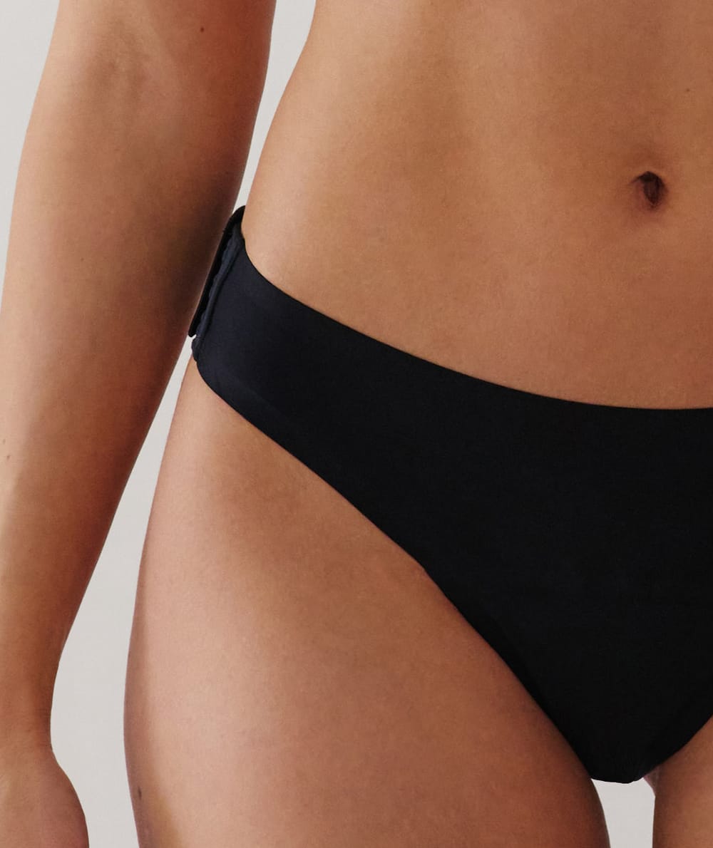 Medium flow - Microfiber period thong;