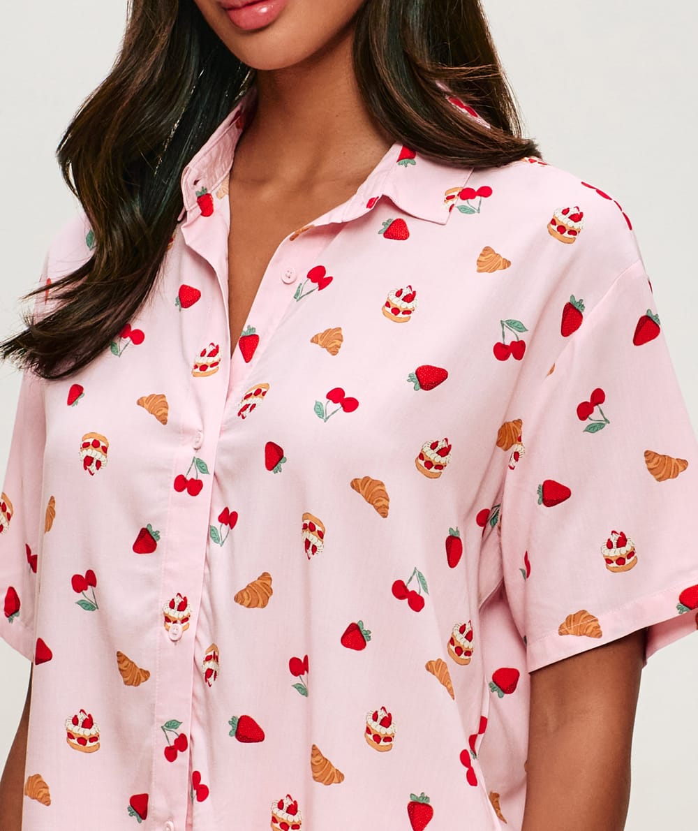 Fruit and cake patterned pajama set;