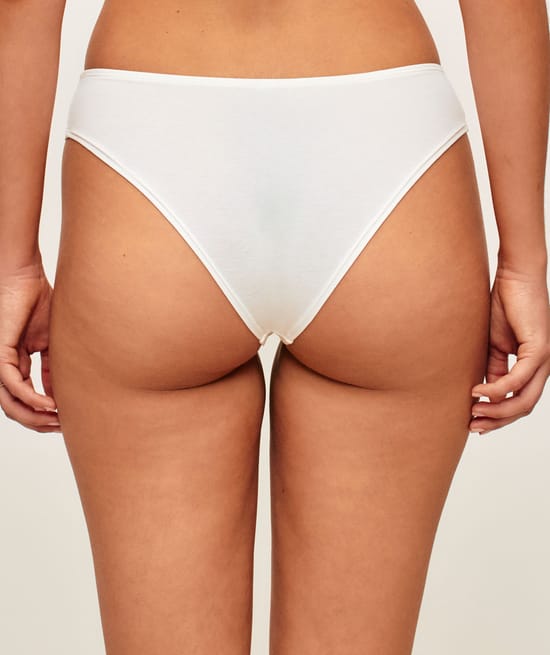 Pack of 3 cotton Hello Kitty panties;