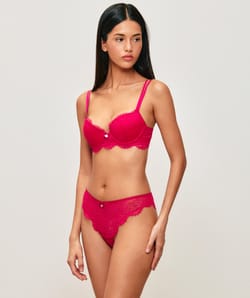 Lace push-up bra;