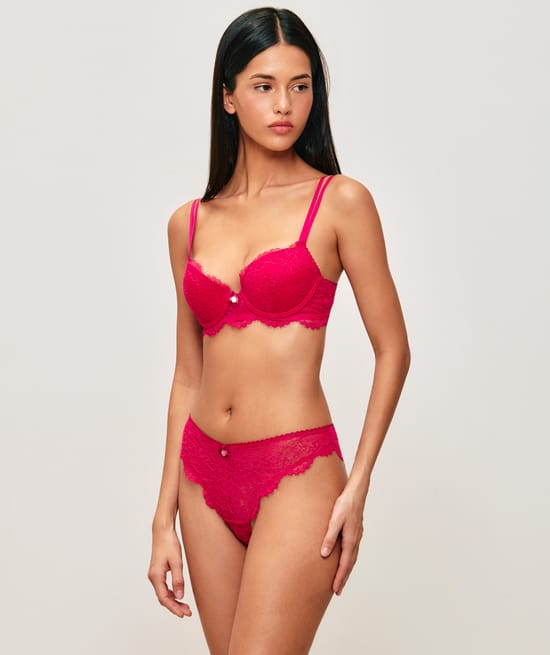 Lace push-up bra;