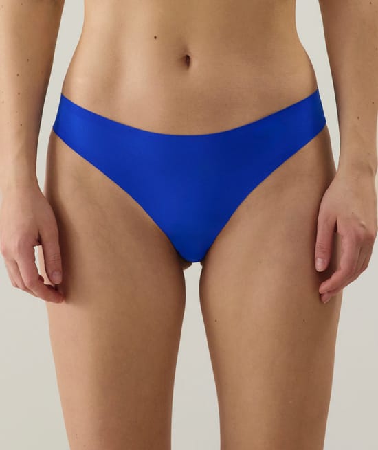 Microfibre and lace thong;
