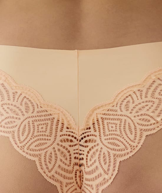 Cheeky in microvezel en kant;