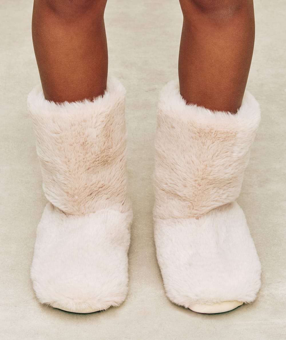 Fleece slippers;