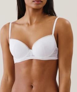 Bra with thin cups and floral lace;