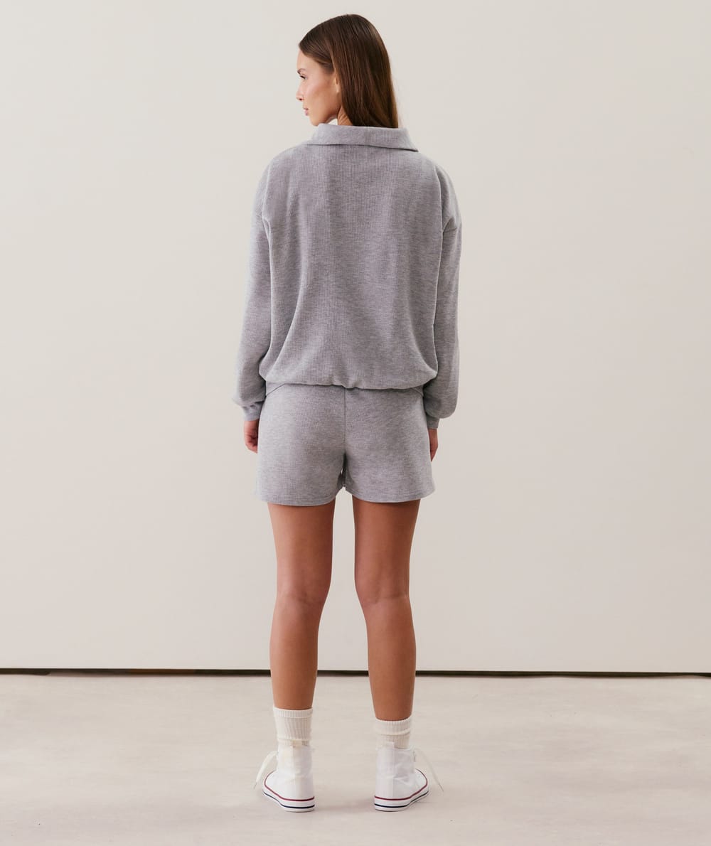 Sudadera gris jaspeado;