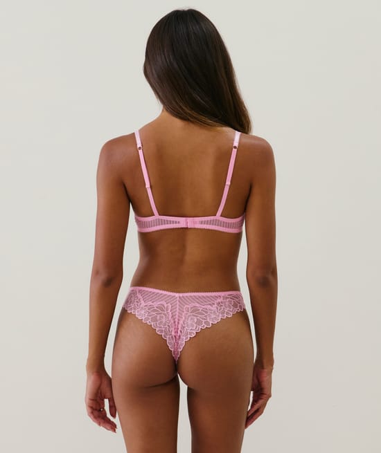 Balconette bra in lace;