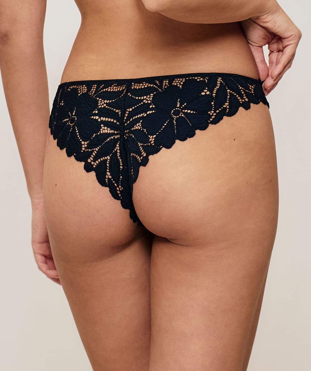 Lace thong;
