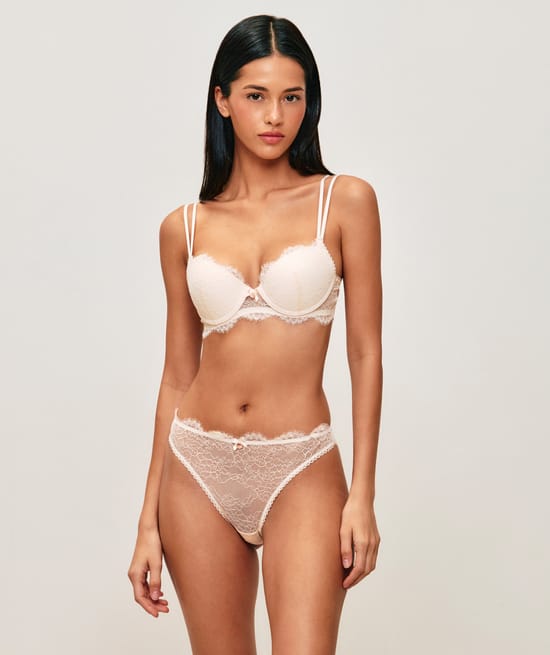 Lace panties;