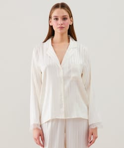 Chemise en satin;