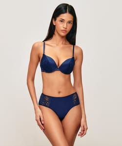 Soutien-gorge ultra push-up en satin avec dentelle;