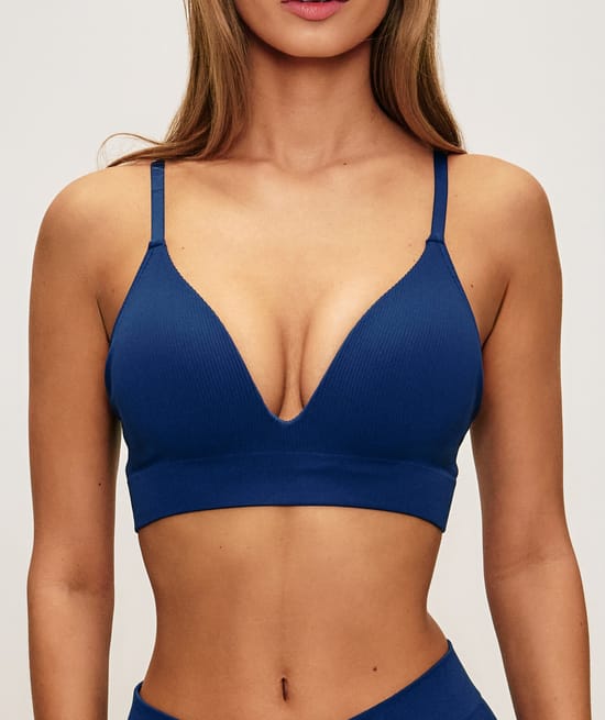 Seamless push-up bra;