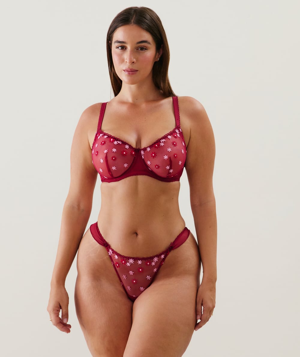 Balconette bra with embroidered floral patterns;