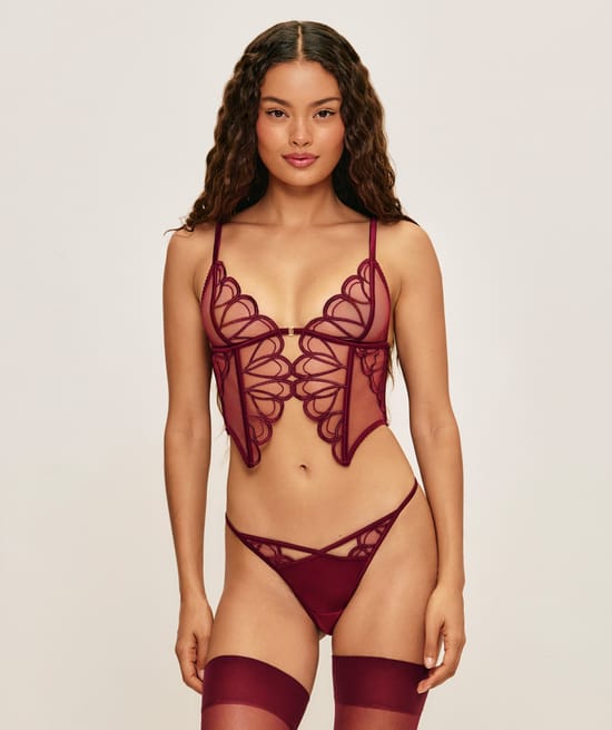 Tanga fendu en mesh brod&eacute; et satin;