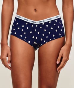 Cotton shorty with heart patterns;