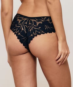 Lace cheeky briefs;