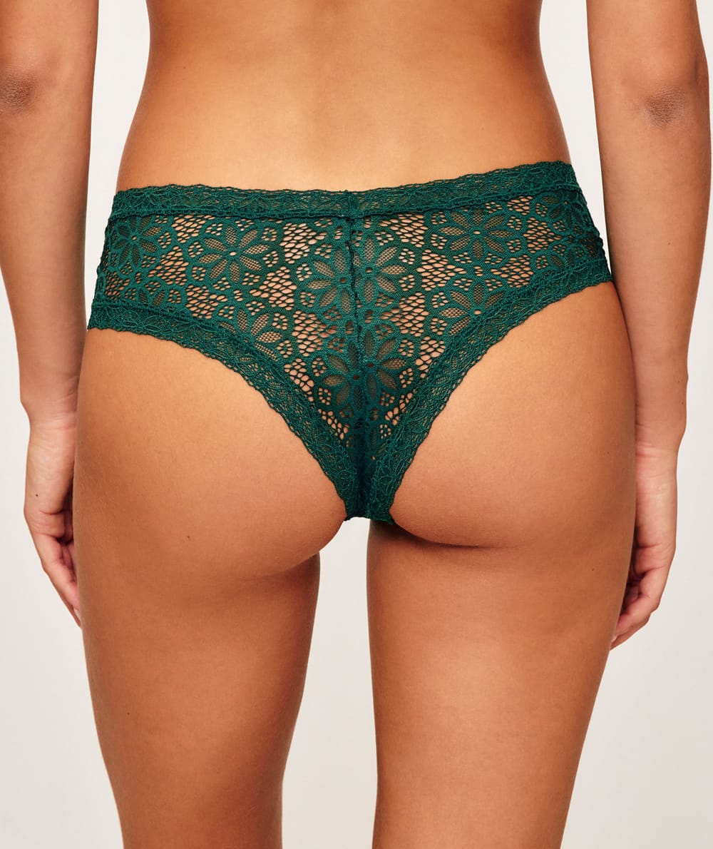 Lace cheeky panties;