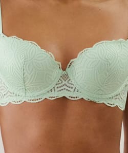 Lace push-up bra;