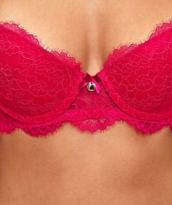 Lace push-up bra;