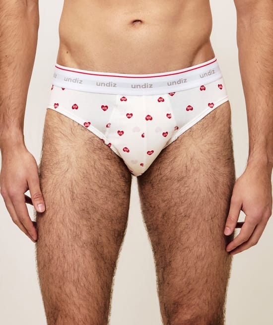 Cotton briefs with heart pattern;